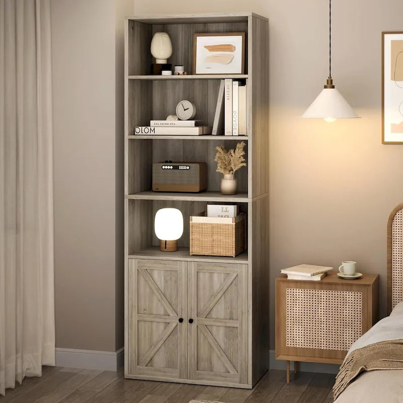 Bibliothèque rustique de ferme avec portes de grange et armoire à étagères ouvertes