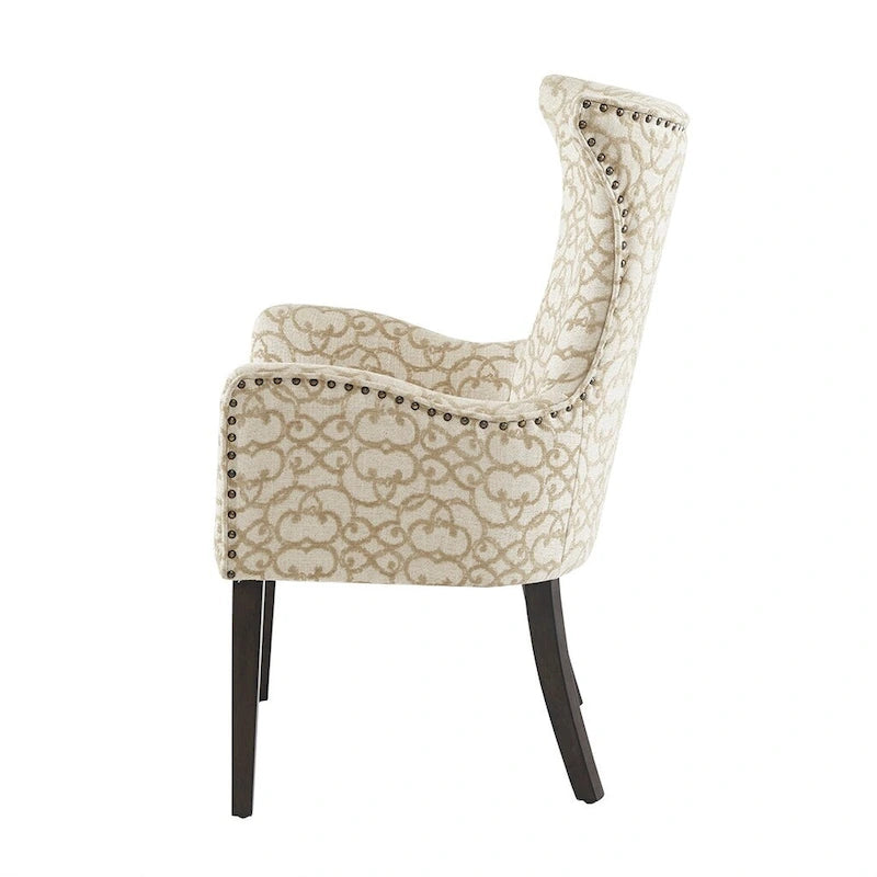 Chaise de salle à manger à oreilles avec accoudoirs, revêtement floral beige, clous décoratifs en bronze et pieds en bois foncé