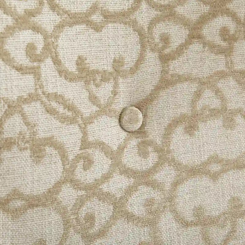 Chaise de salle à manger à oreilles avec accoudoirs, revêtement floral beige, clous décoratifs en bronze et pieds en bois foncé