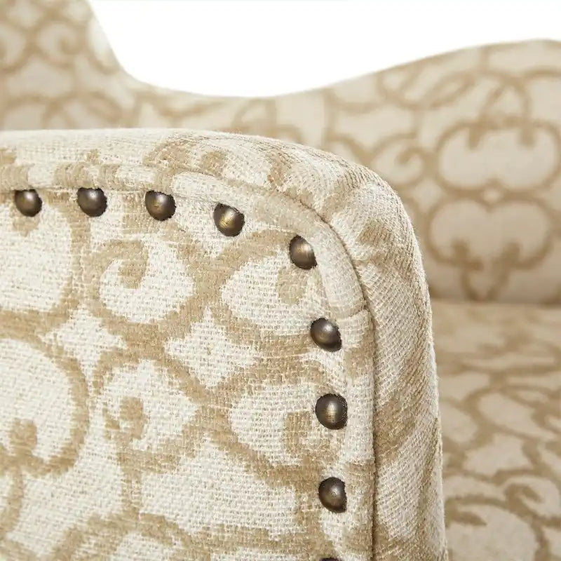 Chaise de salle à manger à oreilles avec accoudoirs, revêtement floral beige, clous décoratifs en bronze et pieds en bois foncé