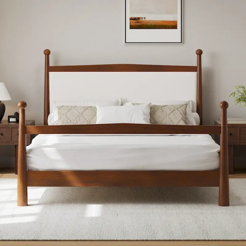 Lit plateforme mi-siècle en pin massif avec tête de lit capitonnée en bouclé, couleur marron naturel