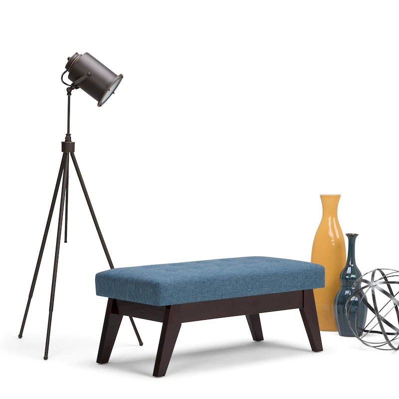 Banc ottoman rectangulaire capitonné en similicuir avec pieds en bois foncé, style milieu du siècle