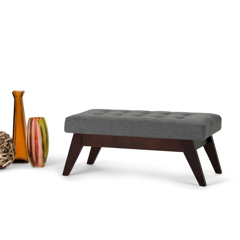 Banc ottoman rectangulaire capitonné en similicuir avec pieds en bois foncé, style milieu du siècle