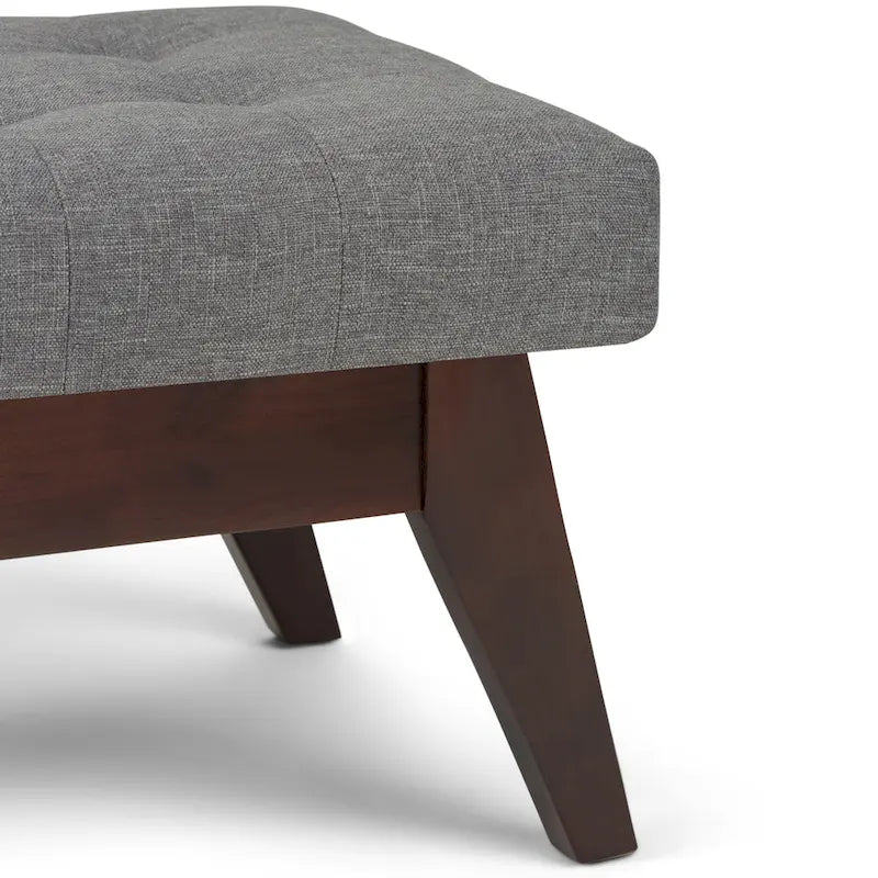 Banc ottoman rectangulaire capitonné en similicuir avec pieds en bois foncé, style milieu du siècle