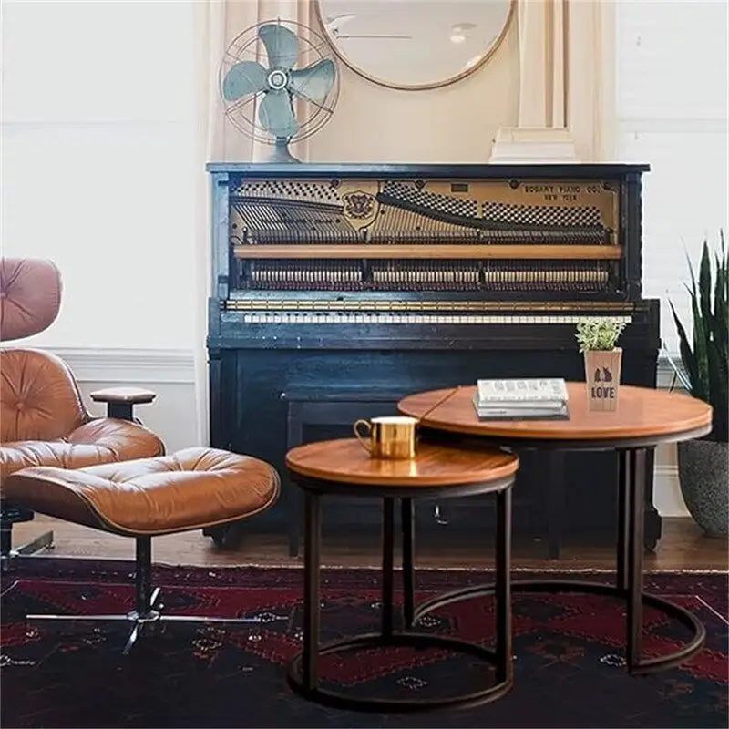 Table basse ronde en bois marron rustique avec plateau et piétement en métal